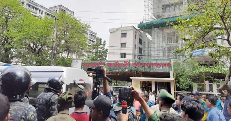 ফায়ার সার্ভিসকর্মীসহ অন্তত ১৭ জন সরকারি কর্মচারী হাসপাতালে চিকিৎসাধীন