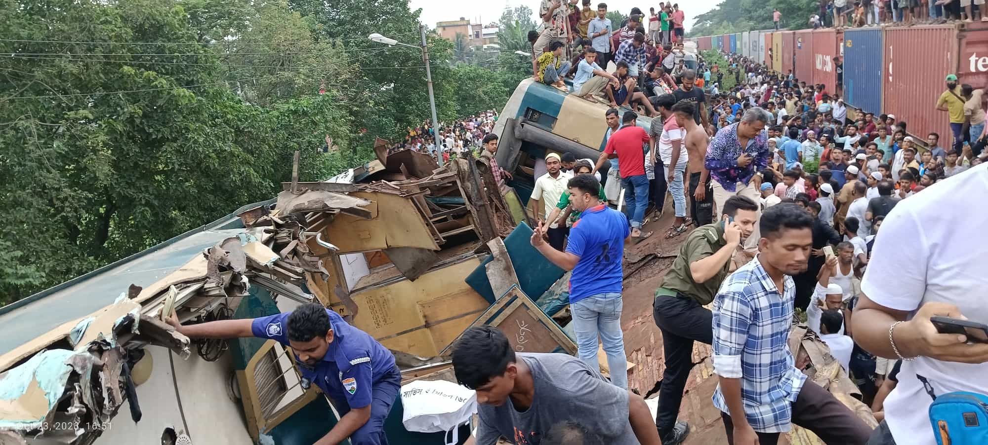 দুর্ঘটনা কবলিত ট্রেন