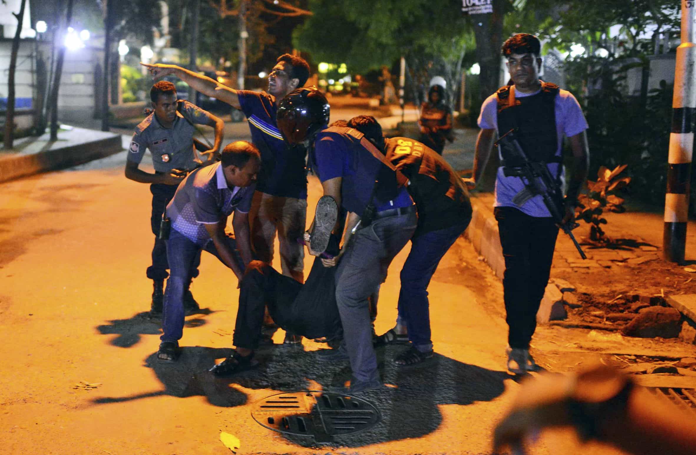 জঙ্গিদের বোমা হামলায় আহত এক পুলিশ সদস্য