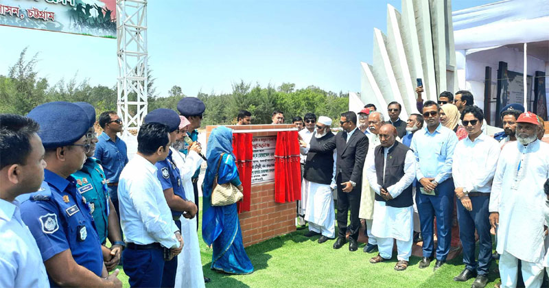 অস্থায়ী স্মৃতিসৌধ উদ্বোধন