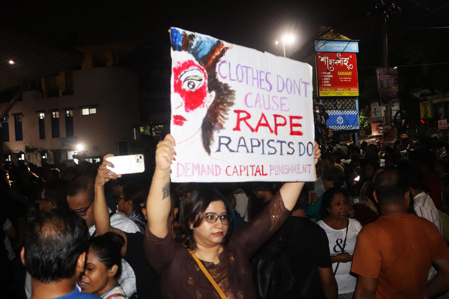 রাজপথ চলে গেছে মেয়েদের দখলে