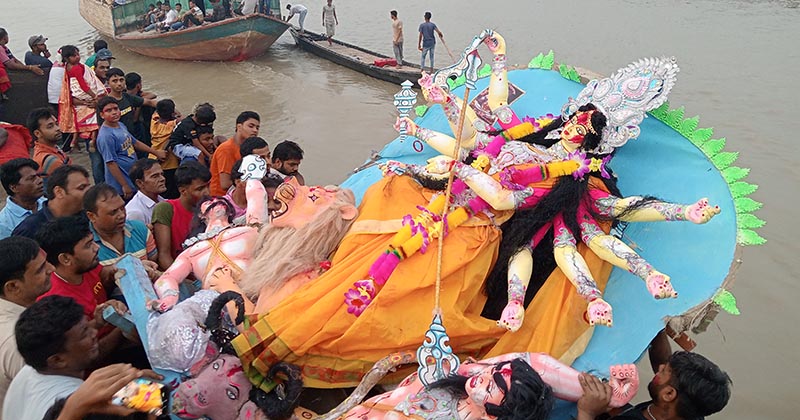 বিসর্জনের মধ্য দিয়ে শেষ হলো ঈশ্বরদীর দুর্গোৎসব