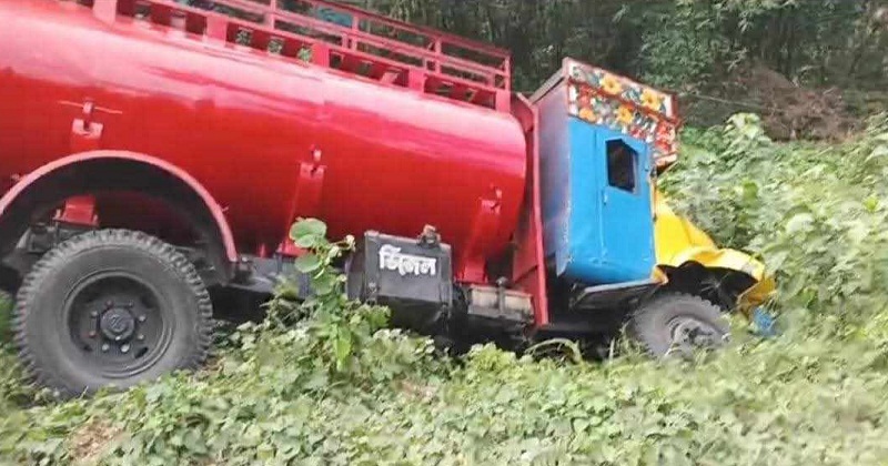 খুলনায় মাহিন্দ্রা-লরি সংঘর্ষে নিহত ৩