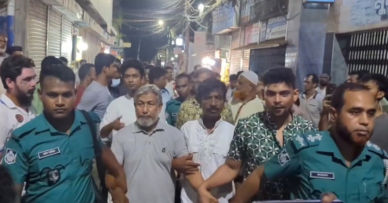জামিনে থাকা আ. লীগ নেতাকে ধরে পুলিশে দিলেন বিএনপি কর্মীরা