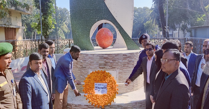 সদরপুরে বুদ্ধিজীবী দিবস উপলক্ষে স্মৃতিসৌধে পুষ্পস্তবক।