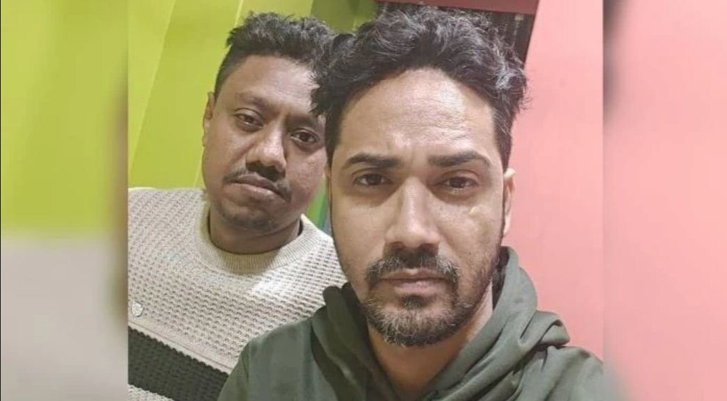 ভারতে ঢুকে সেলফিও তোলে দুই শুটার!