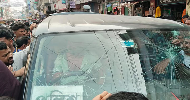 পিবিআইয়ের একটি মাইক্রোবাস ভাঙচুর করা