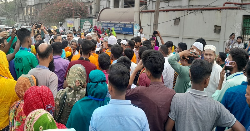 ঢাকা ময়মনসিংহ মহাসড়কে অবস্থান নিয়ে অবরোধ