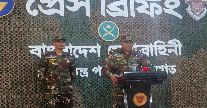 দেশীয় অস্ত্রসহ অস্ত্র কারবারিকে গ্রেপ্তারের পর আয়োজিত সংবাদ সম্মেলন