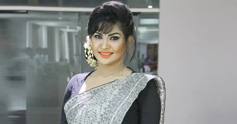 নৌকায় ভোট করতে মনোনয়ন ফরম নিলেন চিত্রনায়িকা সিমলা