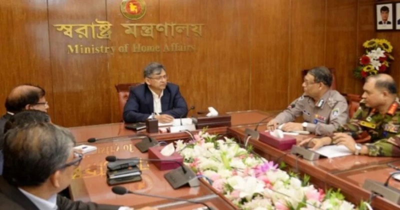 সব বাহিনীর প্রধানদের নিয়ে উচ্চ পর্যায়ের বৈঠকে স্বরাষ্ট্রমন্ত্রী
