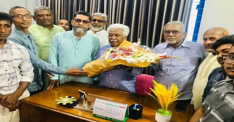 সংসদ সদস্য এস সরফুদ্দিন আহমেদ সান্টুর সঙ্গে উজিরপুর পৌরসভার হিন্দু স¤প্রদায়ের প্রতিনিধিদের সৌজন্য সাক্ষাৎ
