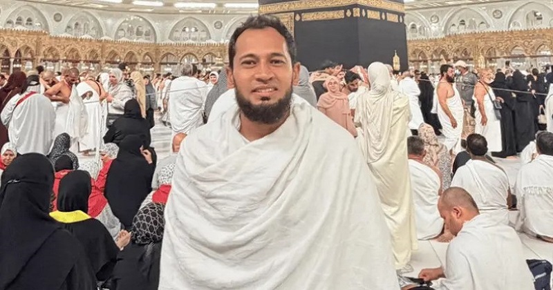 পবিত্র ওমরাহ পালন শেষে জাতীয় দলের ক্রিকেটার মুশফিকুর রহিম