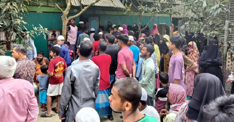 শত শত উৎসুক মানুষ ঘটনাস্থলে ভিড় জমায়