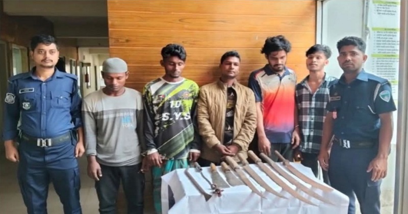 দেশীয় অস্ত্রসহ আটক