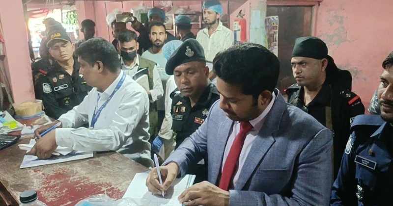 চাঁপাইনবাবগঞ্জে যৌথ অভিযান