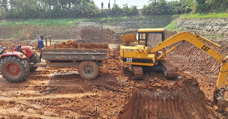 ভেক্যু, ট্রলি ও ব্যাটারি জব্দ