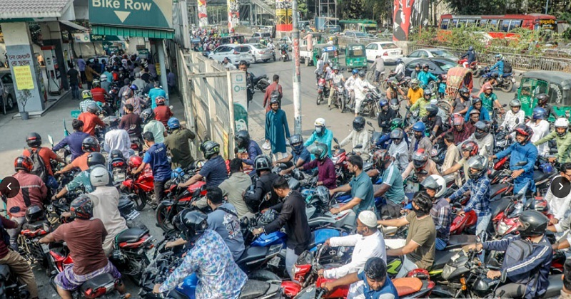 যানবাহনের দীর্ঘ সারি