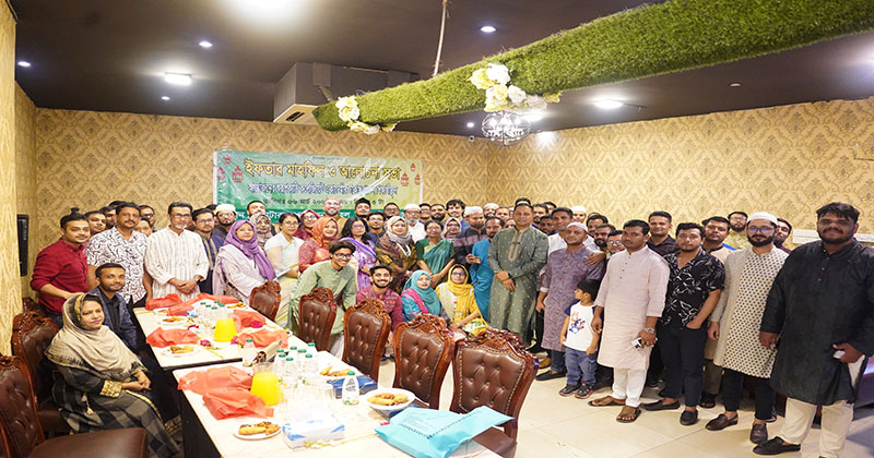 স্বরূপকাঠি কলেজিয়েট একাডেমীর প্রাক্তন শিক্ষার্থীদের একাংশ
