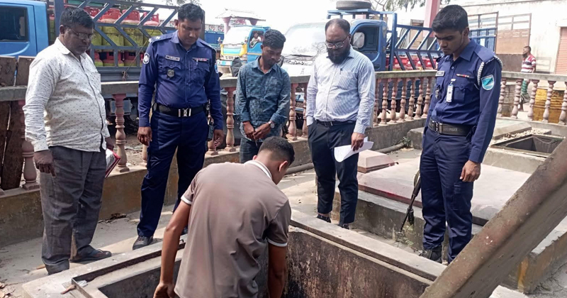 মুকসুদপুরে ফিলিং স্টেশন পরিদর্শন করছেন উপজেলা সহকারী কমিশনার (ভূমি) মোহাম্মদ আবুল হাছনাত।