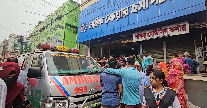 হাসপাতাল ভাঙচুর