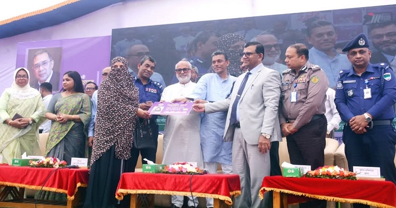ফ্যামিলি কার্ড বিতরণ কার্যক্রমের উদ্বোধন
