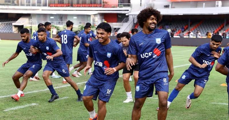 বাংলাদেশের ফুটবলাররা অনুশীলন করছে-ফাইল ছবি।
