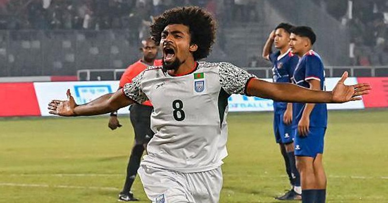 তারকা ফুটবলার হামজা চৌধুরী
