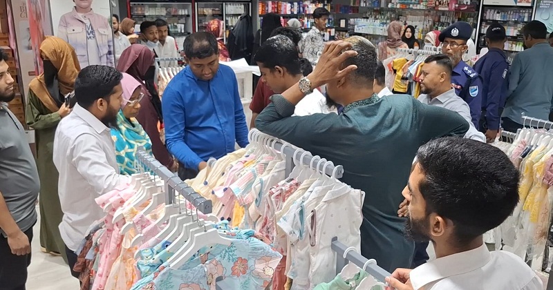 তিন শোরুমকে লাখ টাকা জরিমানা