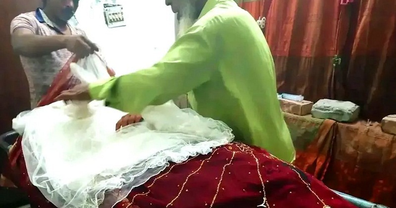 মিতুর শেষ বিদায়ের কাফন