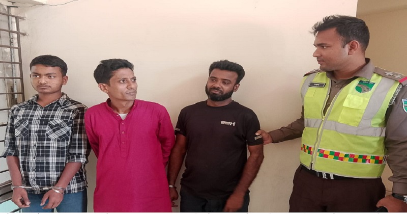 কিশোর গ্যাংয়ের তিন সদস্যকে আটক