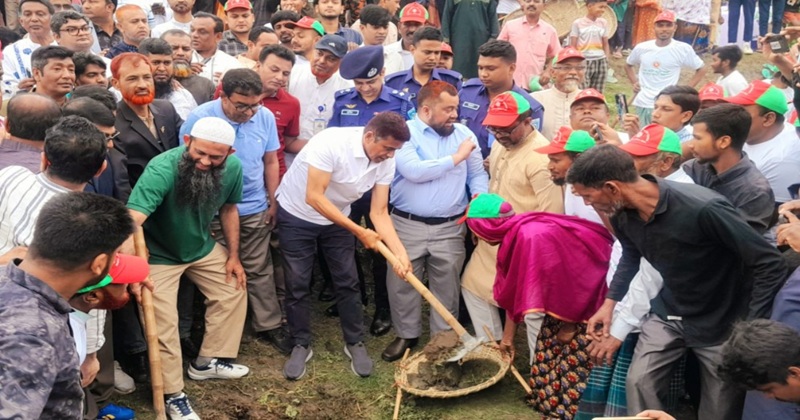 গাইবান্ধার গোবিন্দগঞ্জে খাল খননের উদ্বোধন করেছেন পানি সম্পদ প্রতিমন্ত্রী ফরহাদ হোসেন আজাদ