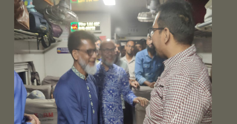 প্রতিমন্ত্রী হাবিবুর রশিদ ট্রেনে যাত্রা করে চট্টগ্রামে পৌঁছান
