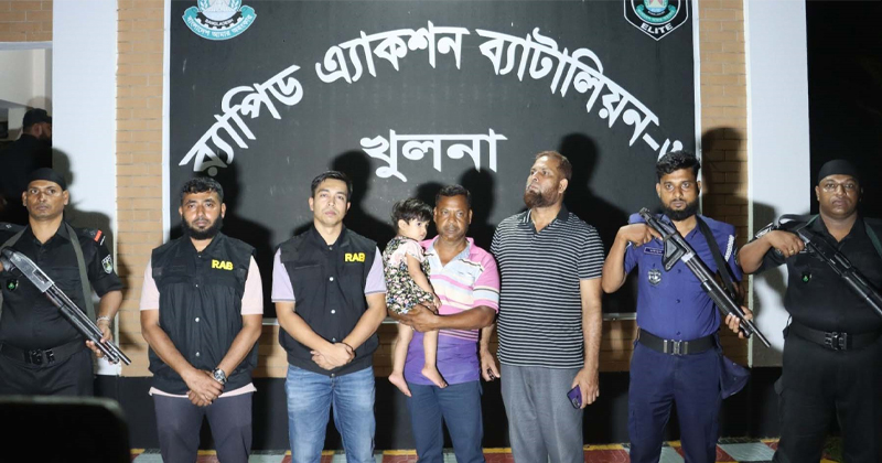 ফকিরহাটে অপহৃত ১৮ মাস বয়সী শিশুকন্যা রাফছাকে উদ্ধার করেছে পুলিশ ও র্যাব-৬ এর যৌথ দল।
