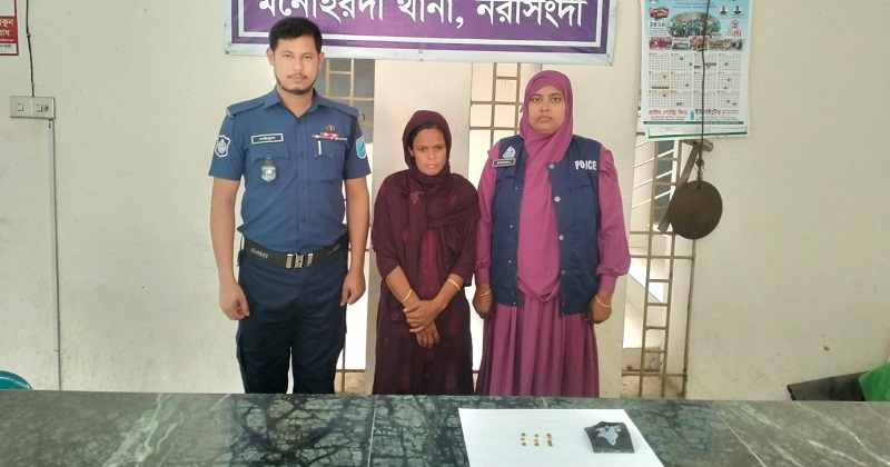 নারী আটক