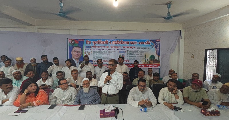 জেলা পরিষদের প্রশাসক মামুন মাহমুদ বক্তব্য দিচ্ছেন