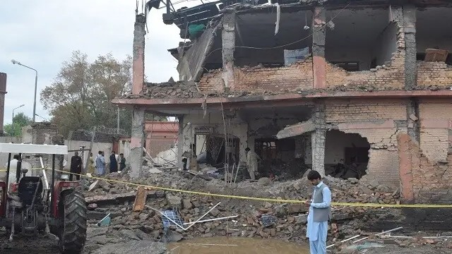 বিস্ফোরণে বিধ্বস্ত ভবন