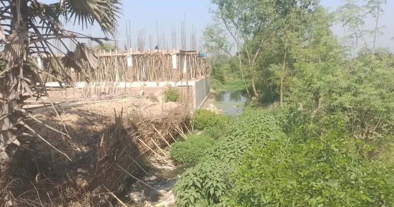 সাপাহারে সরকারি খাল দখল করে অবৈধ স্থাপনা নির্মাণ