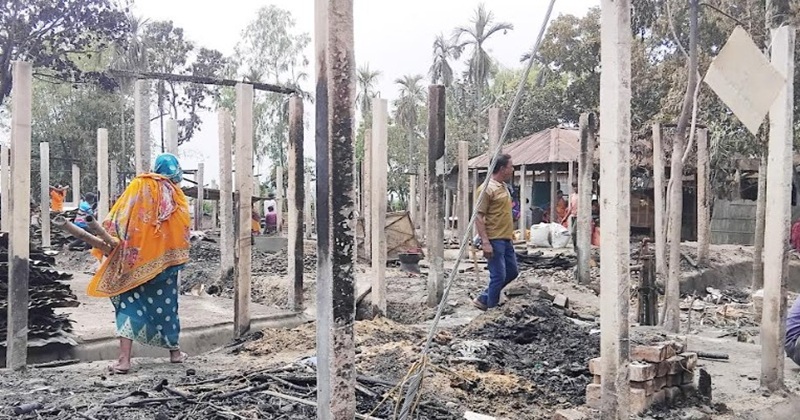 ডোমারে ভয়াবহ অগ্নিকান্ডে ১৪টি পরিবারের ঘরবাড়ী ভষ্মিভূত