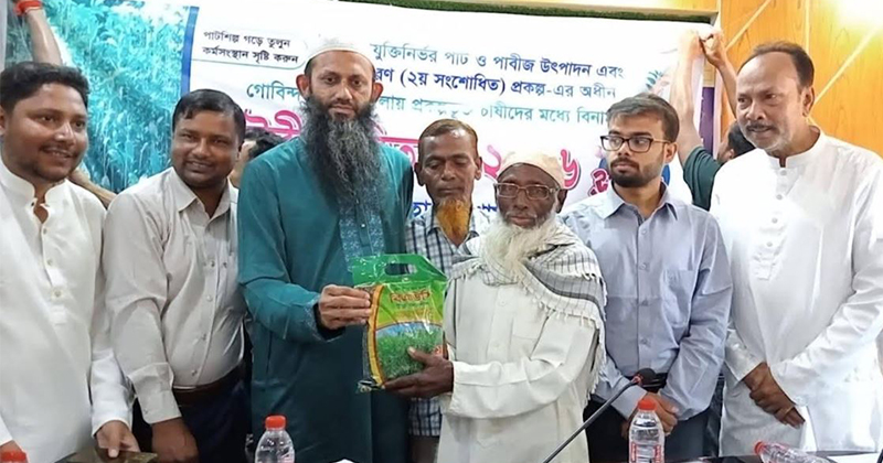গোবিন্দগঞ্জে ৪২৩০ জন কৃষকের মাঝে বীজ ও সার বিতরণ