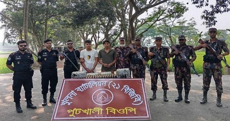 বেনাপোলের পুটখালী থেকে ৩৭২ বোতল নেশাজাতীয় সিরাপসহ দুই মাদক ব্যবসায়ী আটক