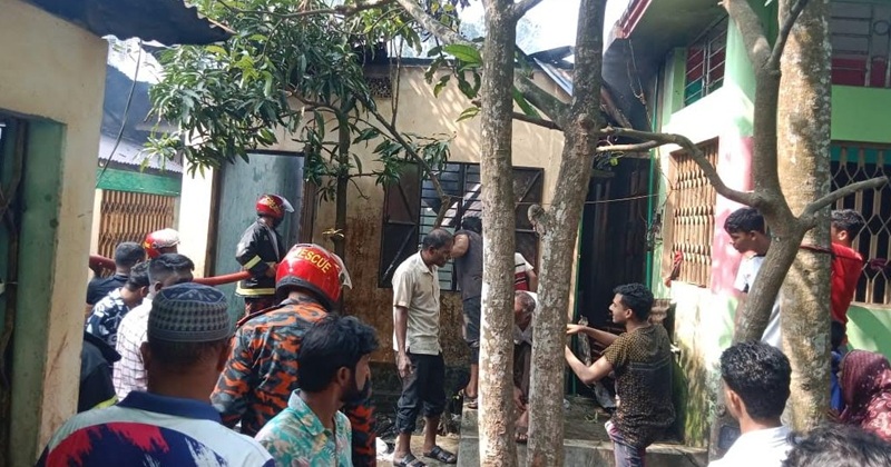 কেন্দুয়ায় ভয়াবহ অগ্নিকাণ্ডে অর্ধকোটি টাকা ক্ষয়ক্ষতি, সাংবাদিকসহ আহত ৫