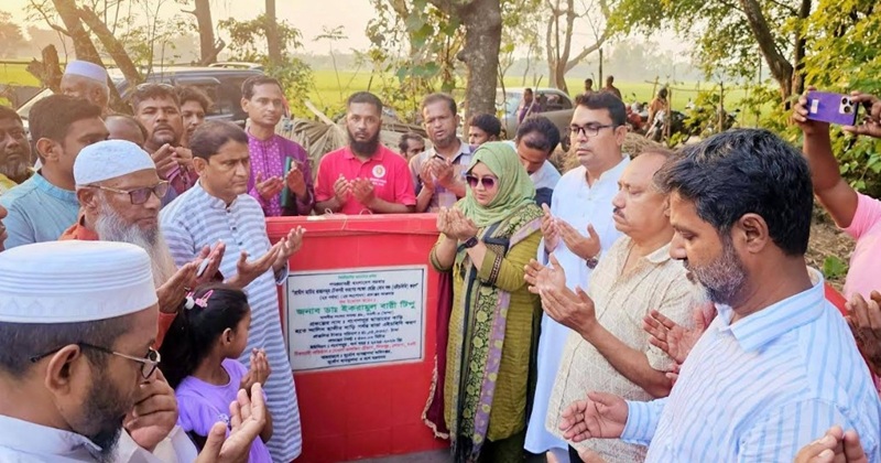 মান্দায় চারটি কাঁচা রাস্তা এইচবিবিকরণ কাজের উদ্বোধন করলেন স্থানীয় সংসদ সদস্য ডা. ইকরামুল বারী টিপু