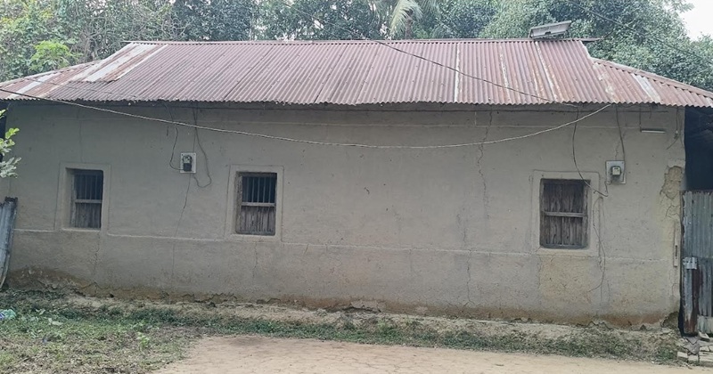 ভালুকায় বিলুপ্তির পথে শীতল মাটির ঘর