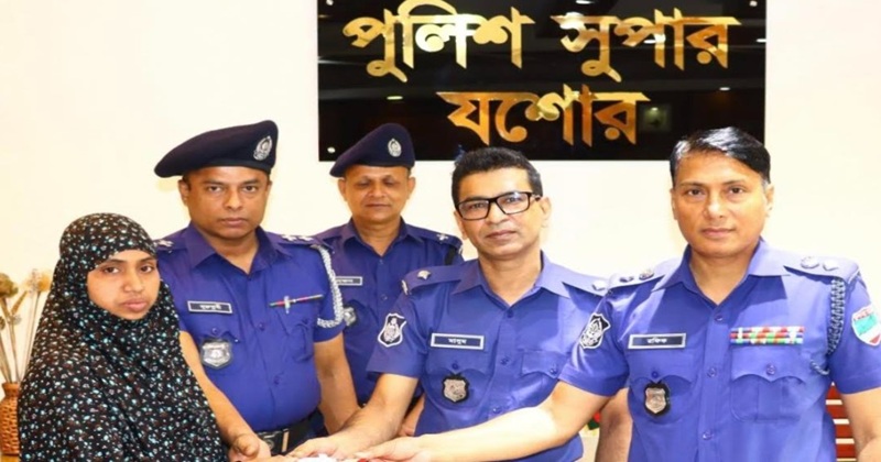 যশোরে এবার হারিয়ে যাওয়া স্বর্ণালংকার উদ্ধার করল কোতোয়ালি পুলিশ