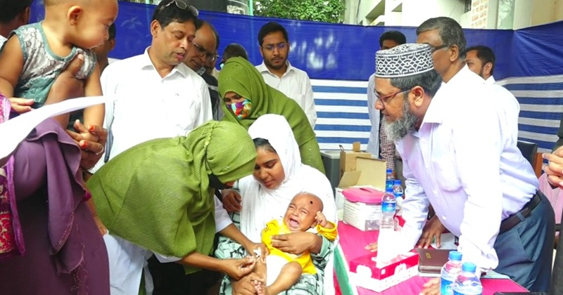 নওগাঁয় জাতীয় হাম-রুবেলার টিকাদান কার্যক্রম শুরু হয়েছে।
