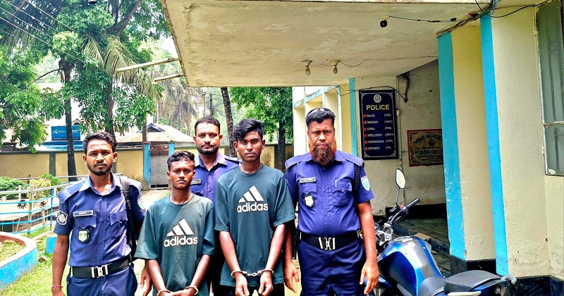 গ্রেপ্তার ২