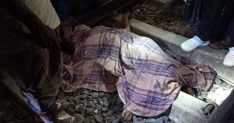 ফরিদপুরের বোয়ালমারীতে বিকাশ কর্মকার (৪৭) নামে এক স্বর্ণ ব্যবসায়ী ট্রেনের নিচে ঝাঁপ দিয়ে আত্মহত্যা