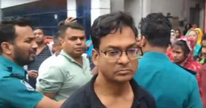 গাজীপুরে পুলিশ পরিচয়ে একটি জুতা কারখানায় ঢুকার চেষ্টার অভিযোগে দুজনকে গ্রেপ্তার করেছে পুলিশ