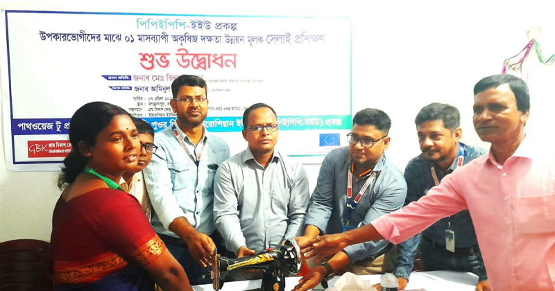নবাবগঞ্জে মাস ব্যাপী সেলাই প্রশিক্ষণের উদ্বোধন করা হয়